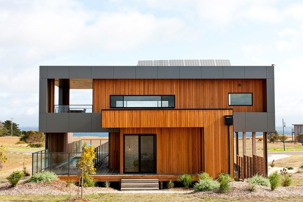 Our San Remo project features dark grey Alutile panels and natural silvertop ash timber cladding to create stunning contrast.