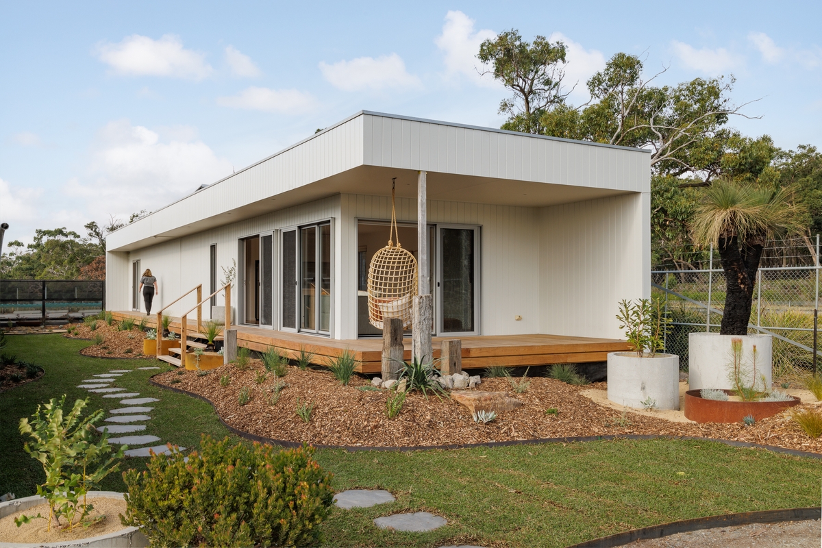 EcoLiving 3A features Weathertex Smooth 150mm exterior cladding. 