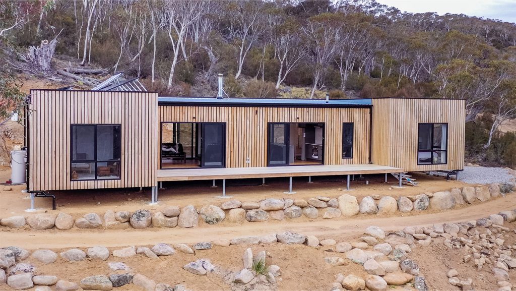 Prefab construction has significantly increased in popularity in Australia over the past few years making off-grid builds like our Jindabyne Project easier to organise and execute. 